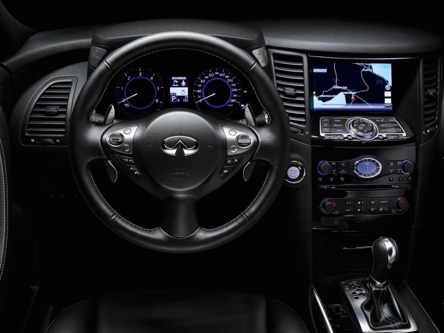  Infiniti FX Black & White 2013 года  (фото 5 из 5)